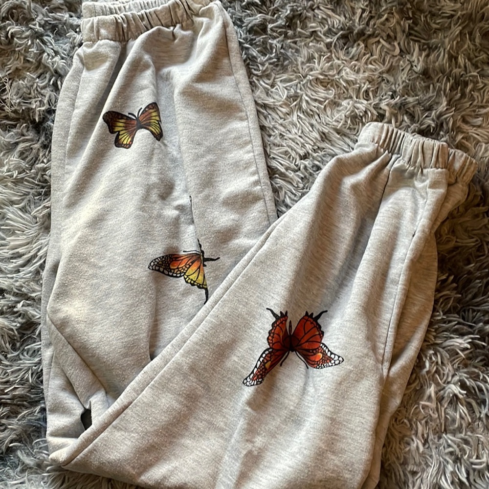 Women’s Gray Butterfly Sweatpants size 1/2